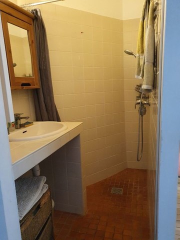 Salle d’eau avec douche