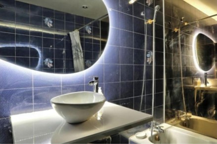 Salle de bain de Standing avec baignoire