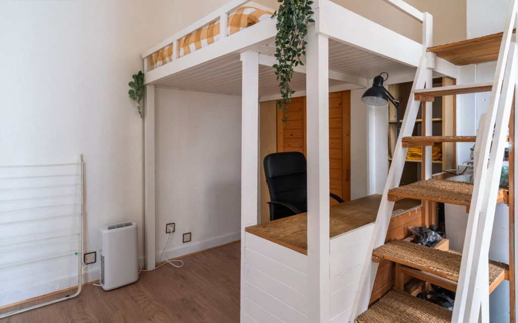 Lit en Mezzanine confortable + Bureau
