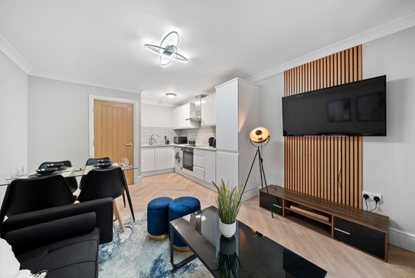 Un salon tout équipé, avec style