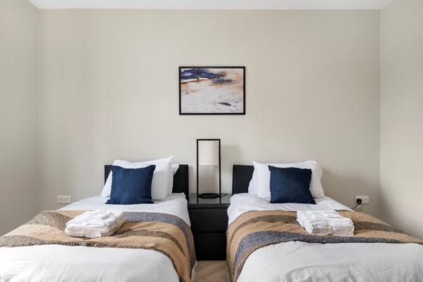 Ameublement moderne, chambres confortables