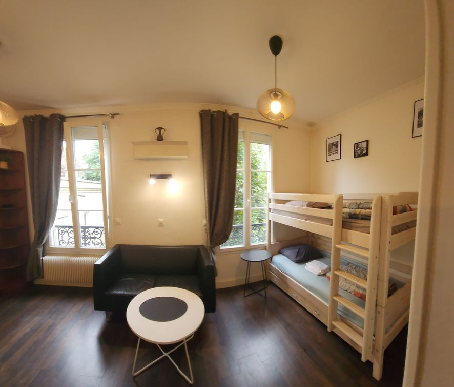 Quartier Batignolles, 75017 Paris
Studio de 23 m² entièrement meublé et équipé dans une rue calme, à côté du quartier Clichy animé et du quartier Batignolles et sa super ambiance.
Loyer 730€ + Charges 190€
Inclus : eau chaude/froide, chauffage, Electricité et même internet fibre.
Eligible aux APL.
Cuisine équipée, micro-ondes, four, frigo, vaisselle.
Lave-linge.
Métro Brochant, Guy Moquet, Ligne 13, Pont-Cardinet Ligne 14.
Loyer 920€ / Mois -> Eau, Chauffage, Électricité, Internet haut débit et taxe Ordures Ménagères inclus.