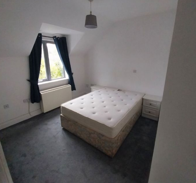 Voici l’Appartement que nous vous proposons : The Mall, Sligo Town, Co. Sligo, IrelandAppartement 1 chambre. Logement située à moins de 10 minutes à pied du centre-ville de Sligo et directement en face de l’hôpital général de Sligo. Logement entièrement meublé qui comprend lave-linge / séche-linge, four avec plaque de cuisson et branchement pour haut débit alimenté par fibre. Disponible immédiatement.
