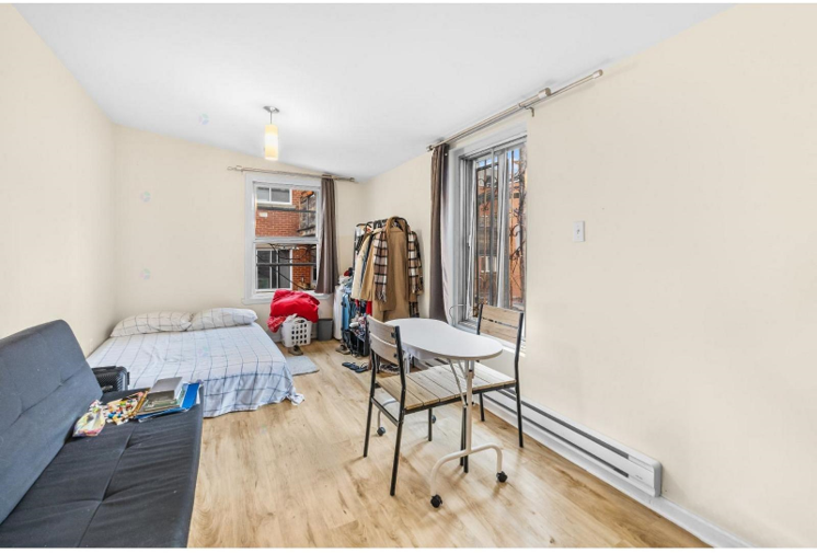 Voici le Studio que nous vous proposons : Quartier Le Plateau-Mont-Royal, Montréal
Le logement dispose de:
Une piéce principale
Une salle de bain avec baignoire.
Long couloir d’entrée avec rangements.
Laveuse
Entiérement meublé et tout équipé.
Charges : Internet, assurance, électricité, chauffage
Quartier agréable avec plusieurs parcs et le Mont-Royal. Trés bien situé avec nombreux commerces proche.
Location moyenne ou longue durée acceptée pour ce logement.
Animaux non–acceptés
Logement non-fumeur